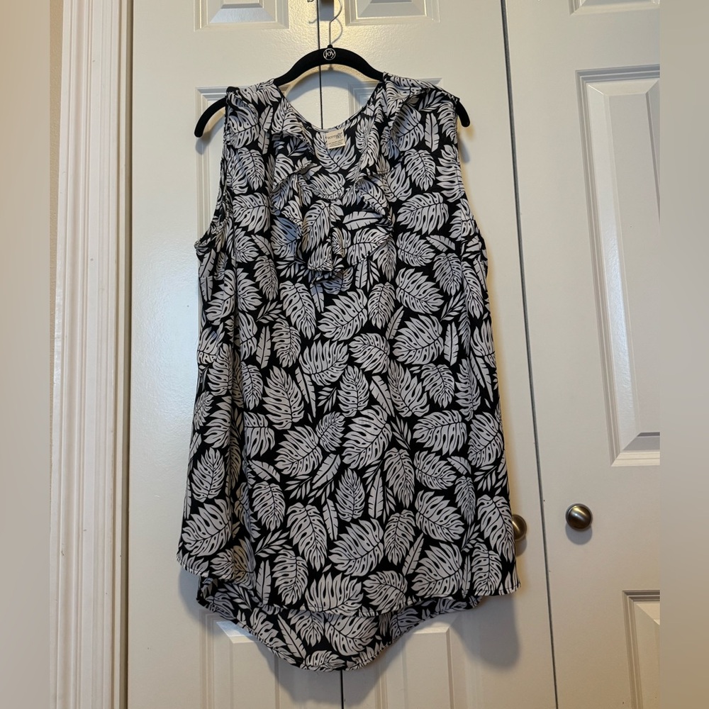 Plus Size 2X Black‎ Sleeveless Blouse White Leaf Print Ruffle Casual Top